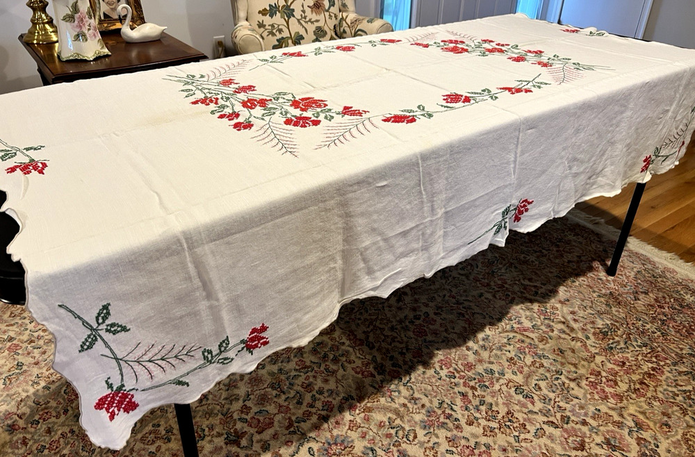 VTG Floral Red Roses Cross-Stitch Tablecloth & 7 Napkins Set Linen Ecru 70x54